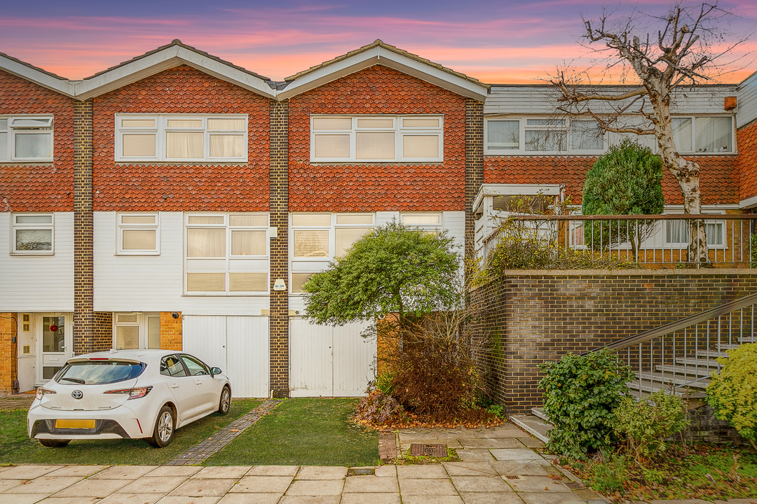 4 bed terraced house for sale in Ealing, London 11