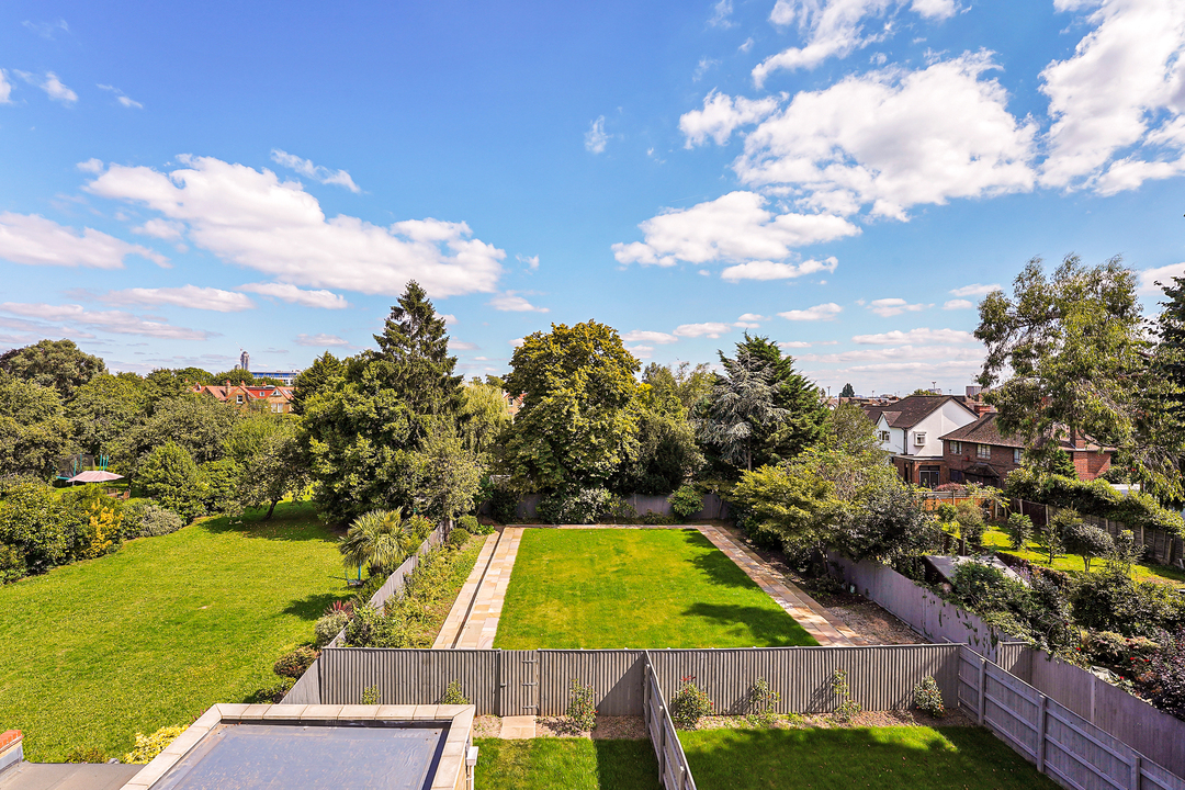 1 bed apartment for sale in Gunnersbury Avenue, Ealing  - Property Image 4