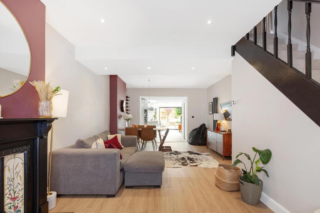 2 bed end of terrace house for sale in Orchard Road, Brentford 2