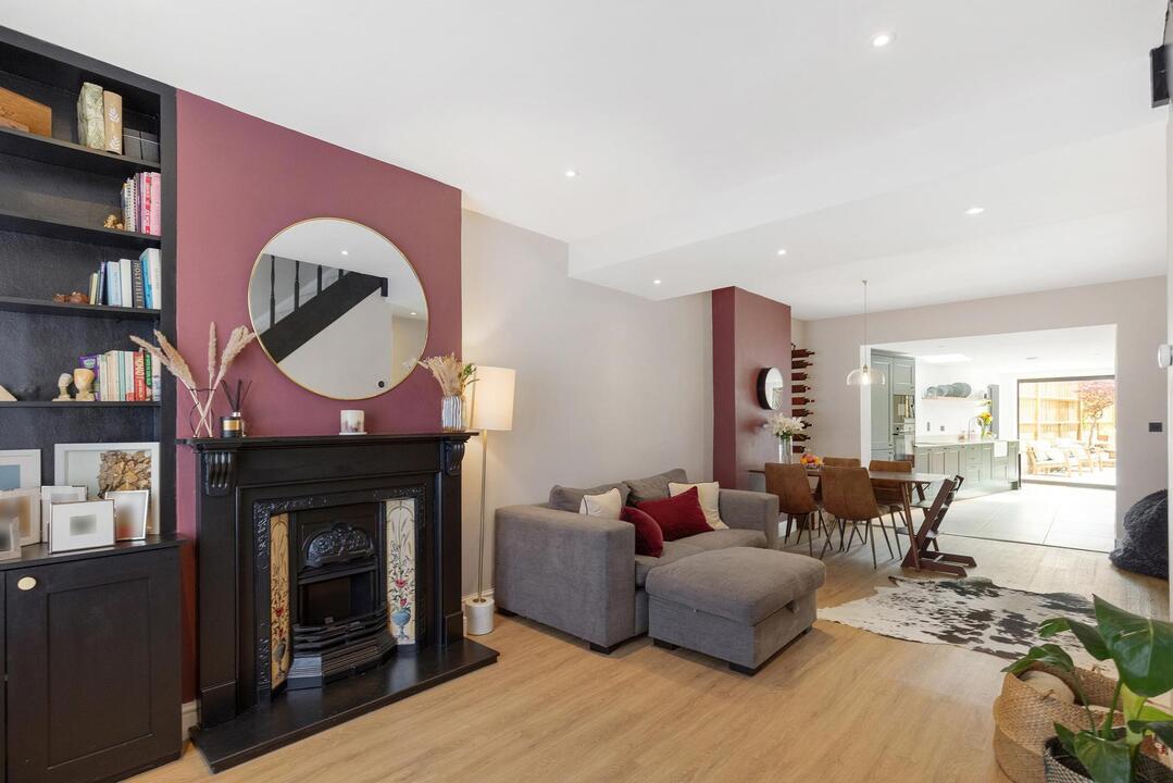 2 bed end of terrace house for sale in Orchard Road, Brentford 5