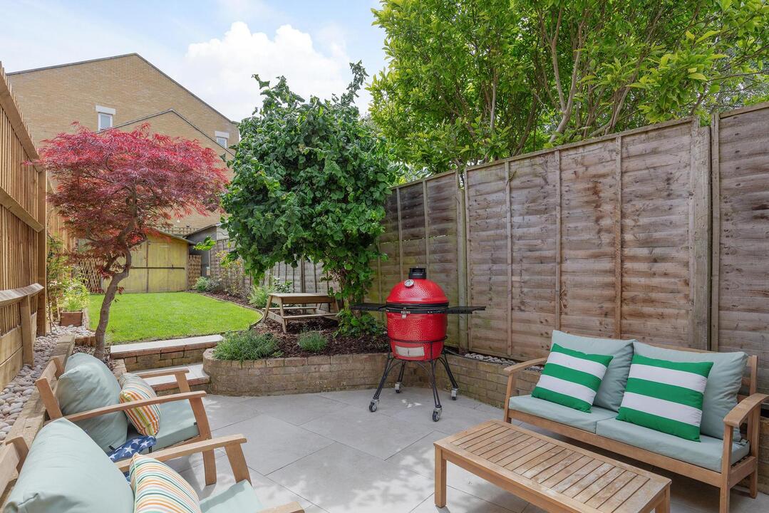 2 bed end of terrace house for sale in Orchard Road, Brentford 10