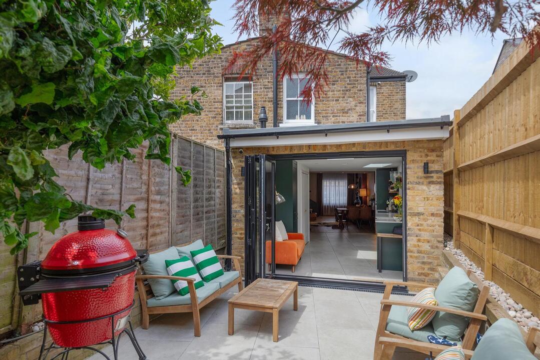 2 bed end of terrace house for sale in Orchard Road, Brentford 9