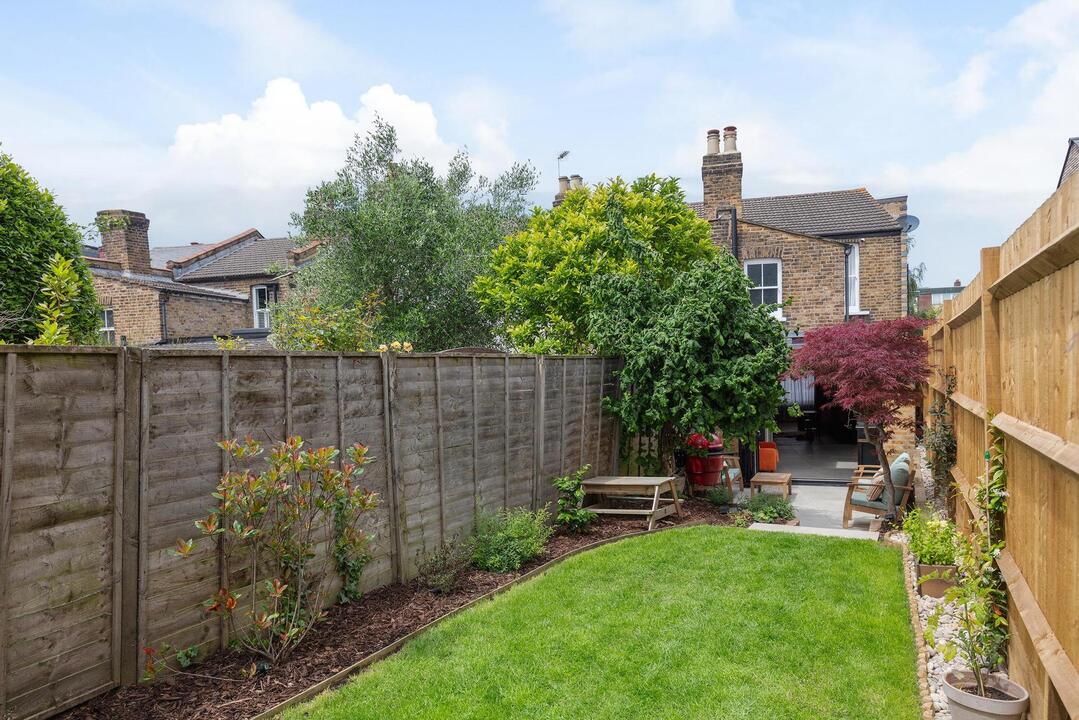 2 bed end of terrace house for sale in Orchard Road, Brentford 4