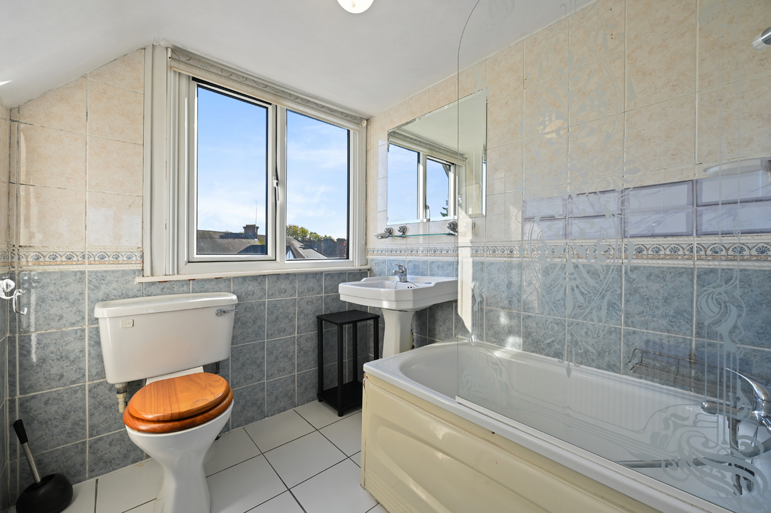 4 bed semi-detached house to rent in Princes Gardens, Acton, London, W3 8