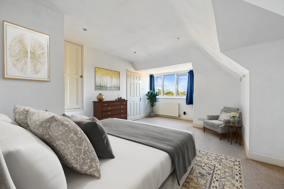 4 bed semi-detached house to rent in Princes Gardens, Acton, London, W3 6