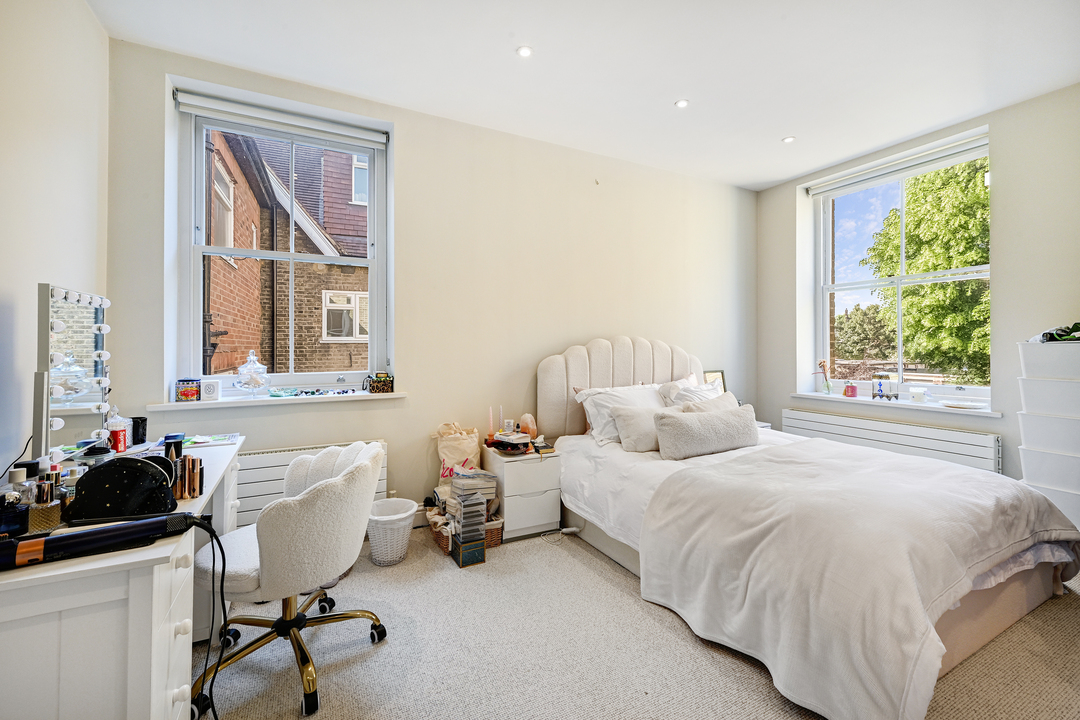 2 bed apartment to rent in North Common Road, Ealing, London, W5 6