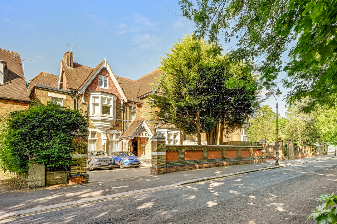 2 bed apartment to rent in North Common Road, Ealing, London, W5 8
