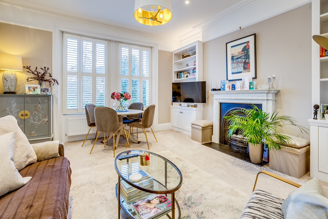 2 bed apartment for sale in Ealing, London, W13