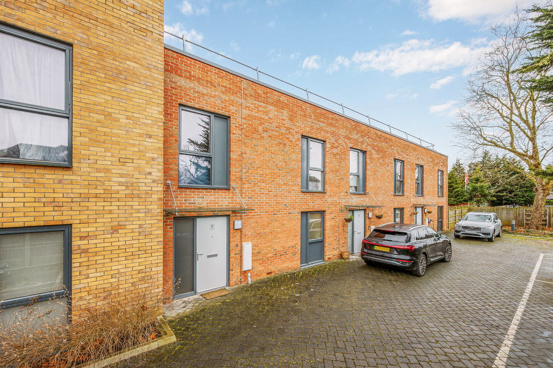 3 bed terraced house to rent in Copley Close, Hanwell  - Property Image 8