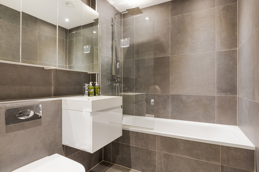 3 bed apartment for sale in Uxbridge Road, Ealing, London, W5 8