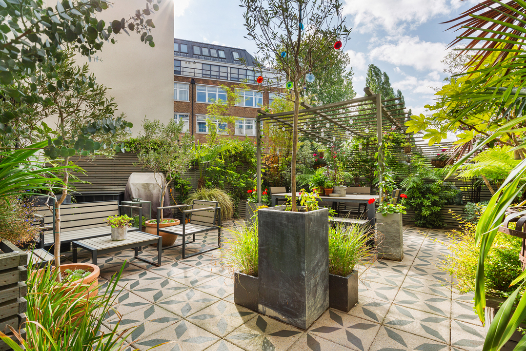 3 bed apartment for sale in Uxbridge Road, Ealing, London, W5 4