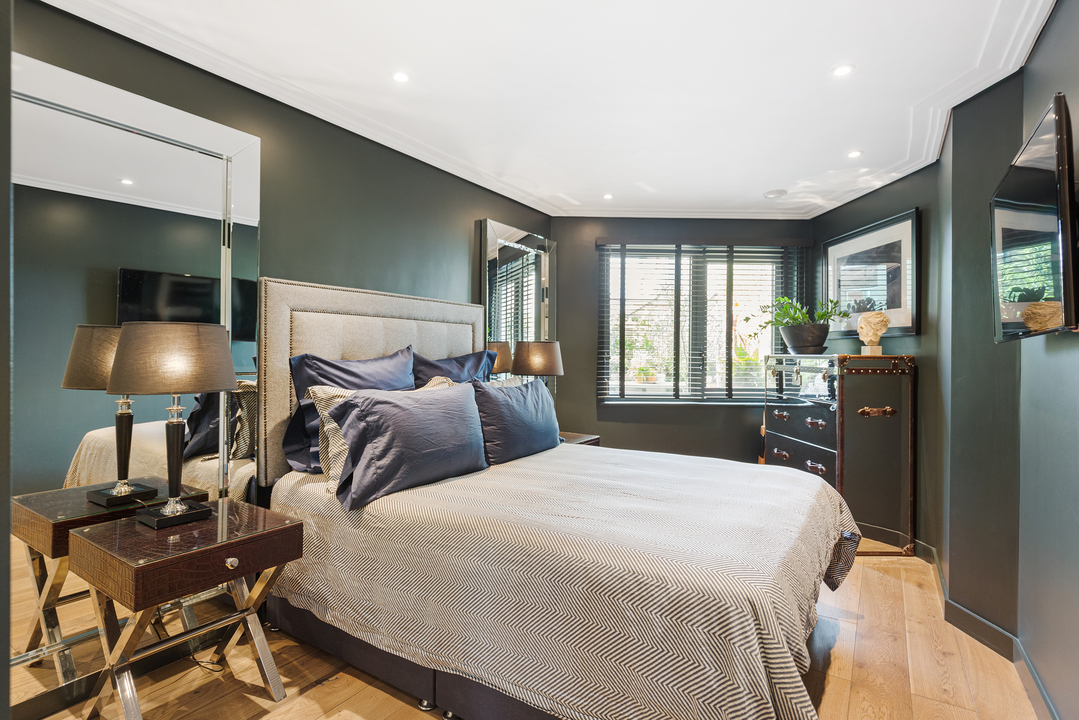 3 bed apartment for sale in Uxbridge Road, Ealing, London, W5 16