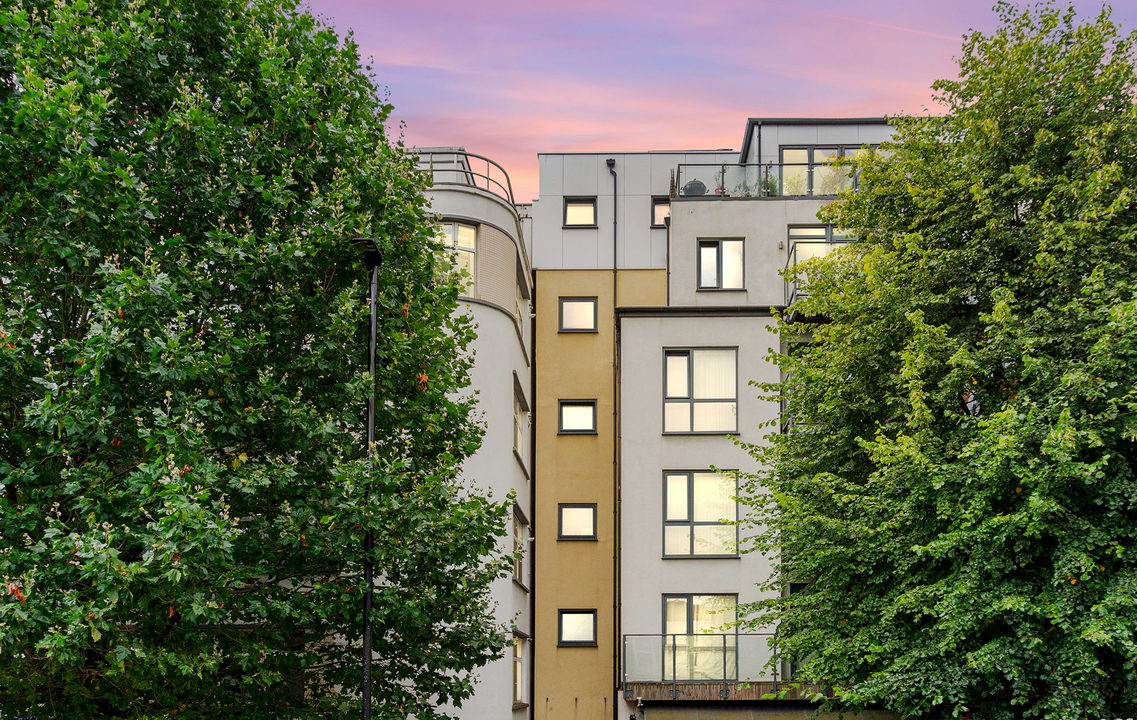 3 bed apartment for sale in Uxbridge Road, Ealing, London, W5 3