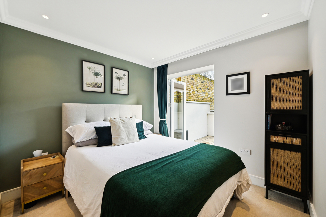 2 bed apartment for sale in Sutherland Road, Ealing 4