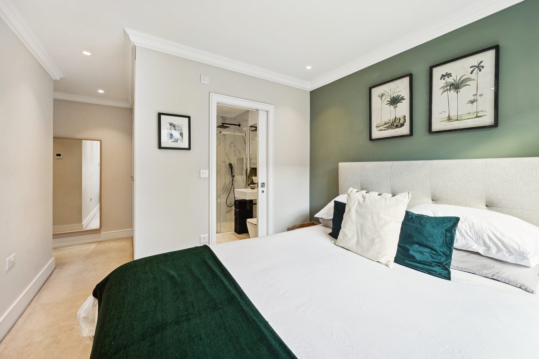 2 bed apartment for sale in Sutherland Road, Ealing 7