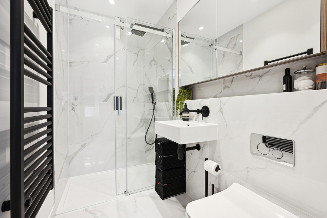 2 bed apartment for sale in Sutherland Road, Ealing 8