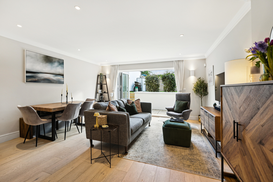 2 bed apartment for sale in Sutherland Road, Ealing - Property Image 1