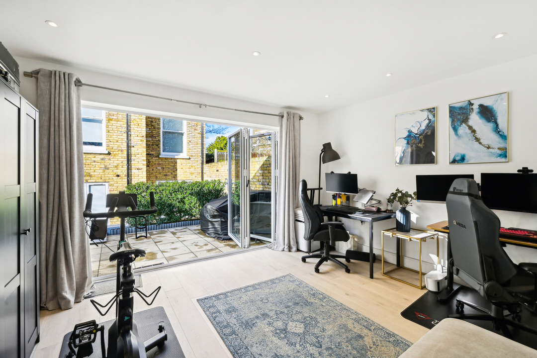 2 bed apartment for sale in Sutherland Road, Ealing  - Property Image 13