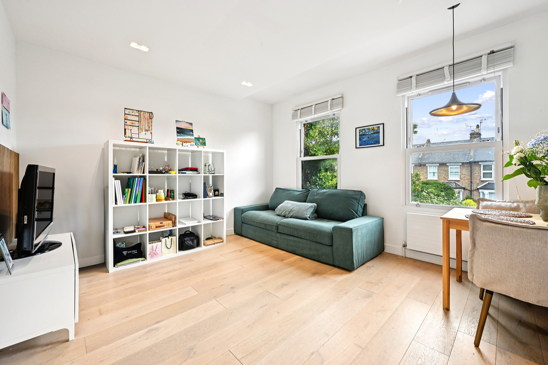 2 bed apartment for sale in Eccleston Road, Ealing  - Property Image 3