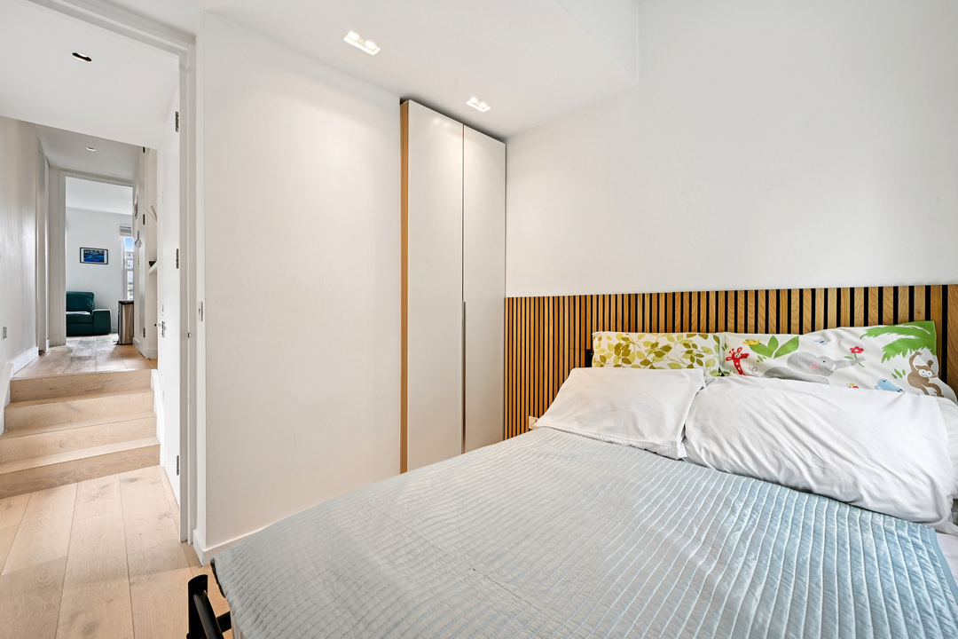 2 bed apartment for sale in Eccleston Road, Ealing 9