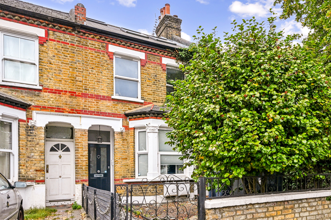 2 bed apartment for sale in Eccleston Road, Ealing  - Property Image 2