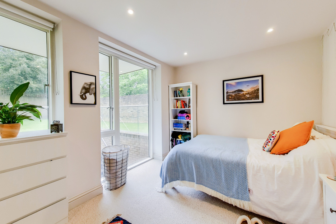 3 bed apartment to rent in North Common Road, Ealing  - Property Image 10