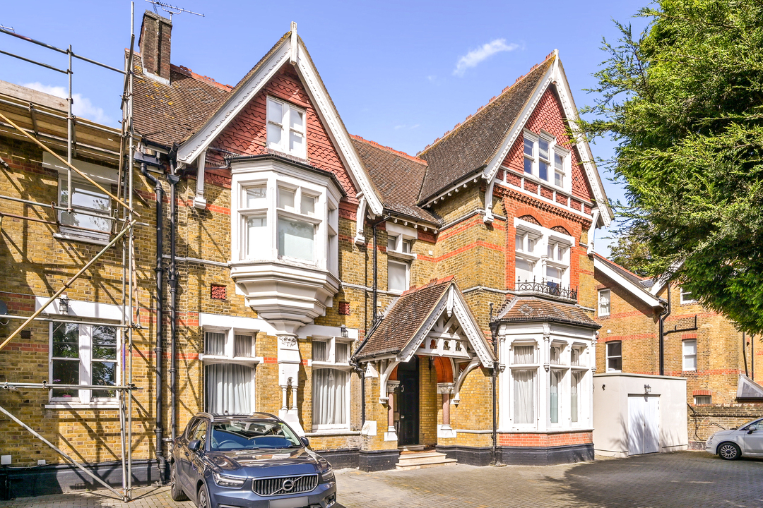 3 bed apartment to rent in North Common Road, Ealing  - Property Image 1