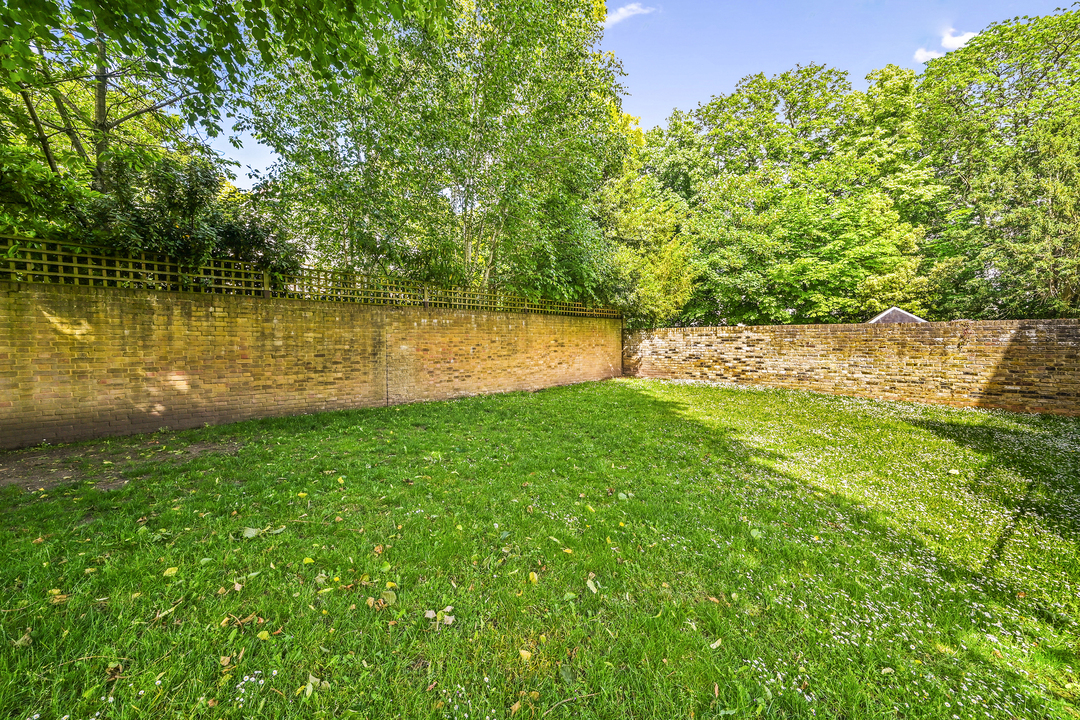 3 bed apartment to rent in North Common Road, Ealing  - Property Image 20