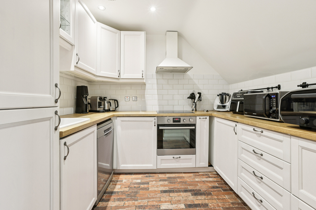 2 bed apartment for sale in Castlebar Park, Ealing, London, W5  - Property Image 6