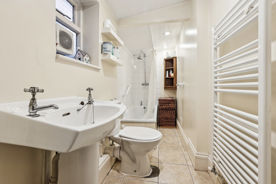 1 bed apartment for sale in Bradley Gardens, Ealing, London, W13  - Property Image 9