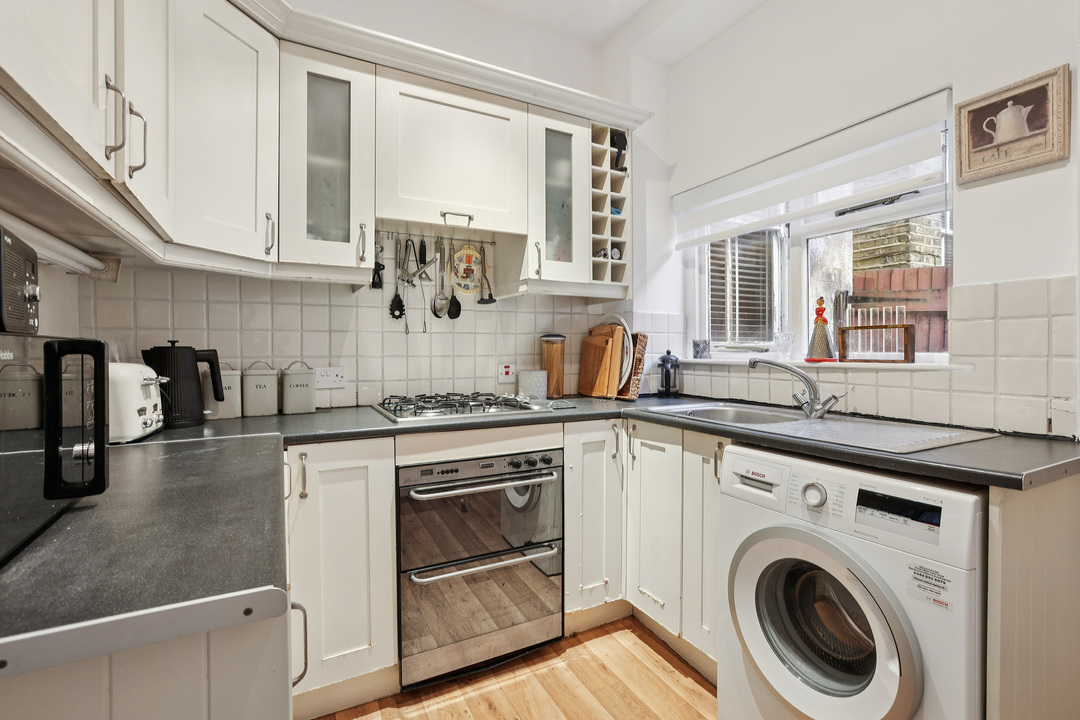 1 bed apartment for sale in Bradley Gardens, Ealing, London, W13  - Property Image 4