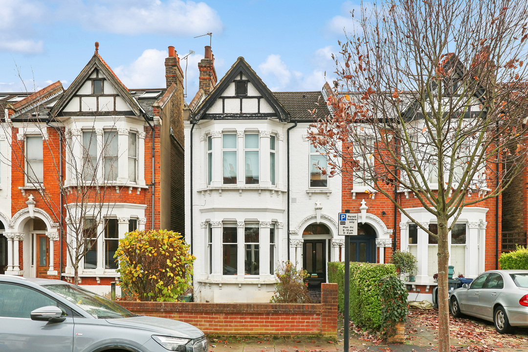 1 bed apartment for sale in Bradley Gardens, Ealing, London, W13  - Property Image 2