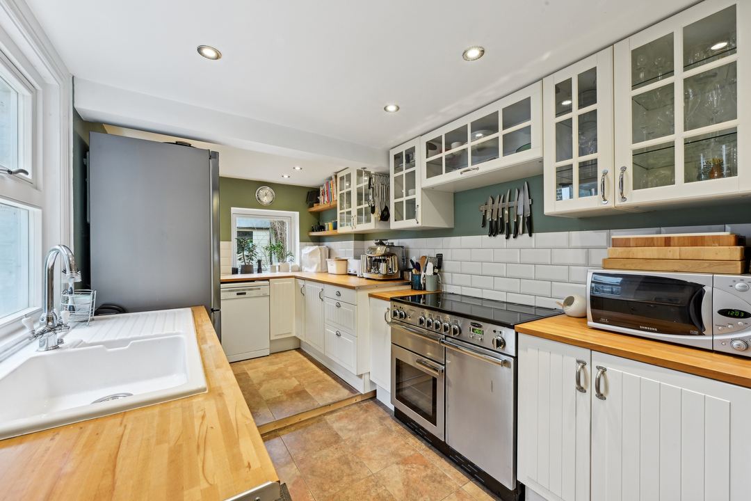 2 bed terraced house for sale in Endsleigh Road, Ealing  - Property Image 5