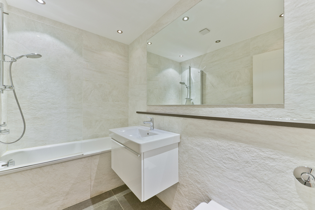 2 bed apartment to rent in Elm Avenue, London 9