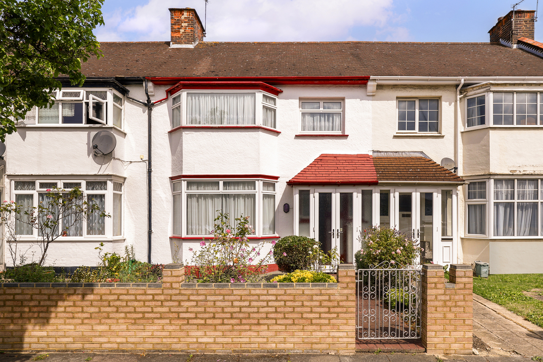 3 bed terraced house for sale in Cecil Road, Acton  - Property Image 1