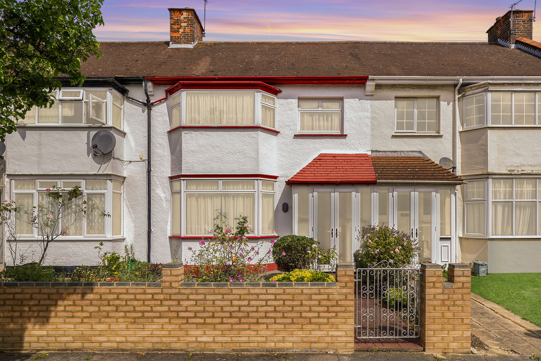 3 bed terraced house for sale in Cecil Road, Acton  - Property Image 1