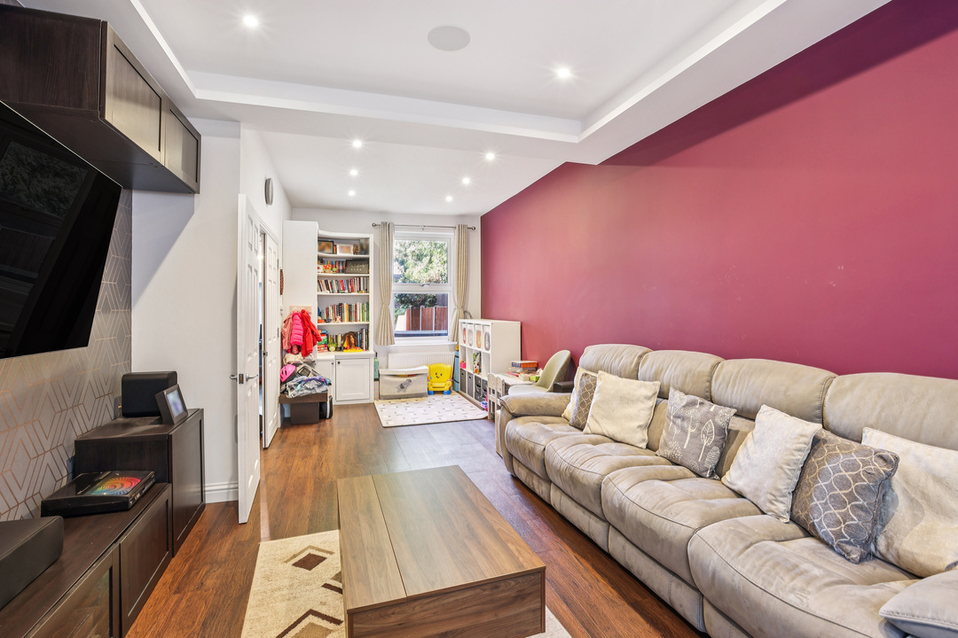 3 bed house for sale in Alexandria Road, London  - Property Image 9