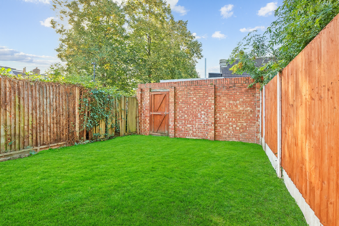 3 bed terraced house for sale in Alexandria Road, London  - Property Image 10