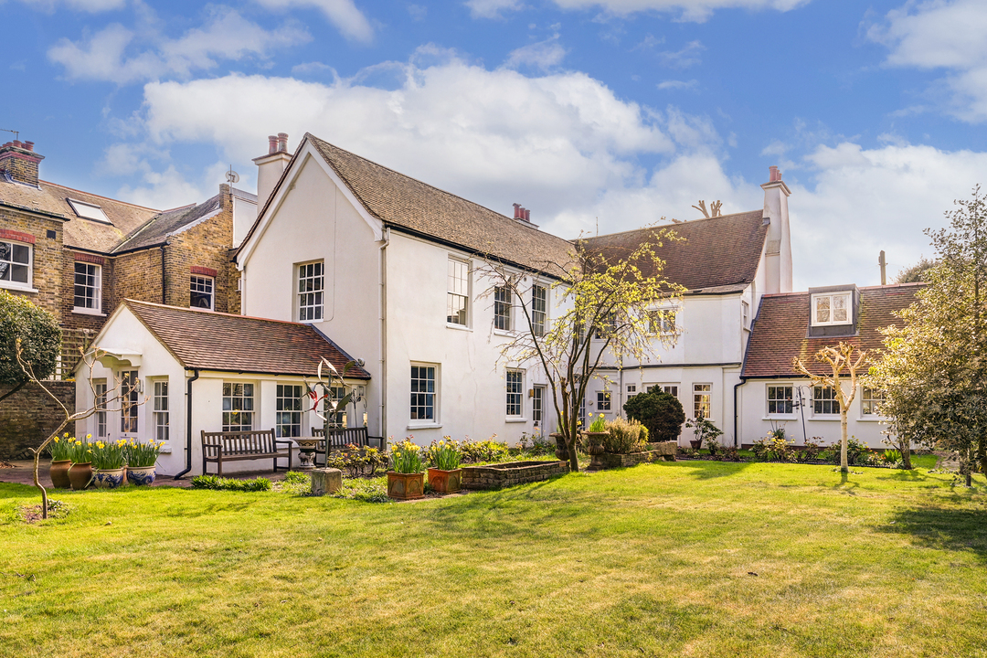 5 bed detached house for sale in Upper Butts, Brentford  - Property Image 13
