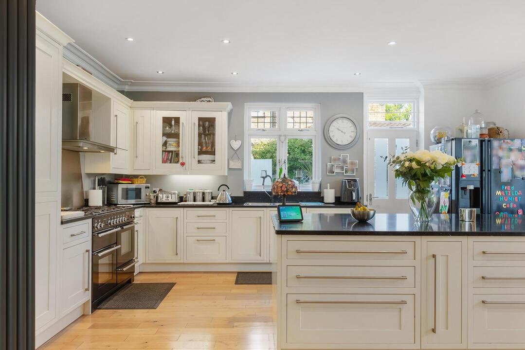 5 bed semi-detached house for sale in Elm Grove Road, Ealing 12