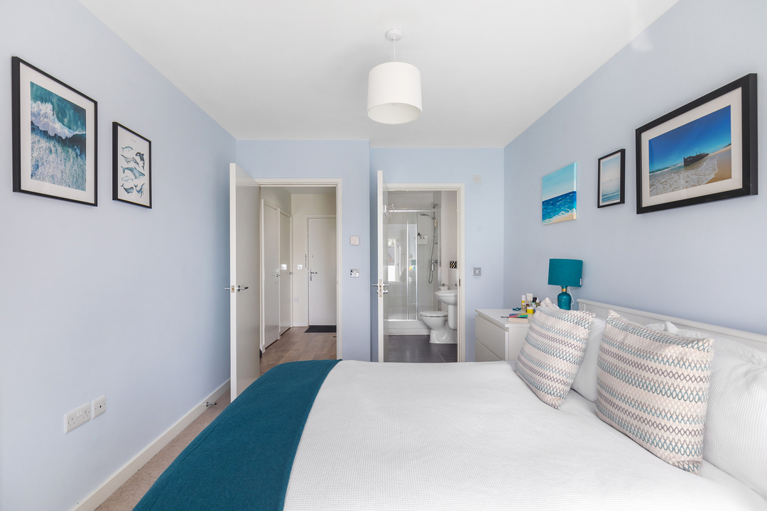 2 bed apartment for sale in Drayton Green, London 10