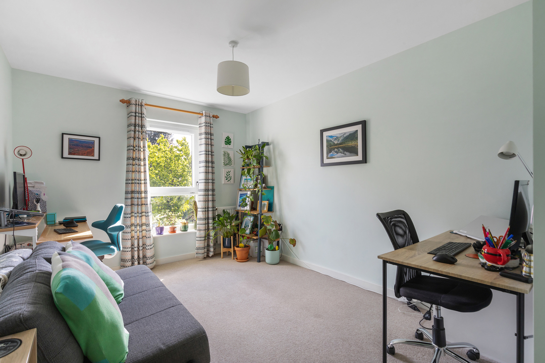 2 bed apartment for sale in Drayton Green, London 11