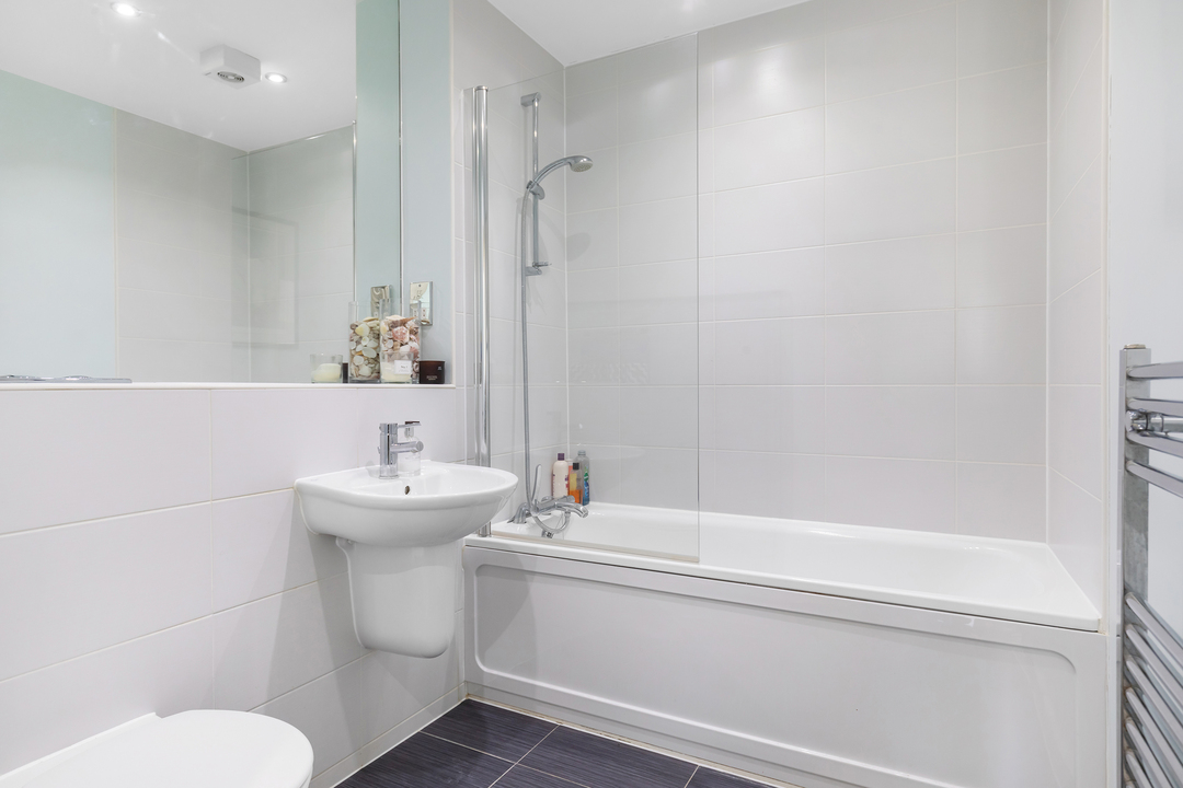 2 bed apartment for sale in Drayton Green, London 8