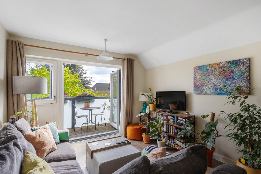 2 bed apartment for sale in Drayton Green, London 13