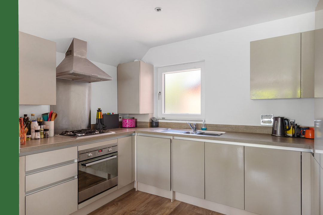 2 bed apartment for sale in Drayton Green, London 9