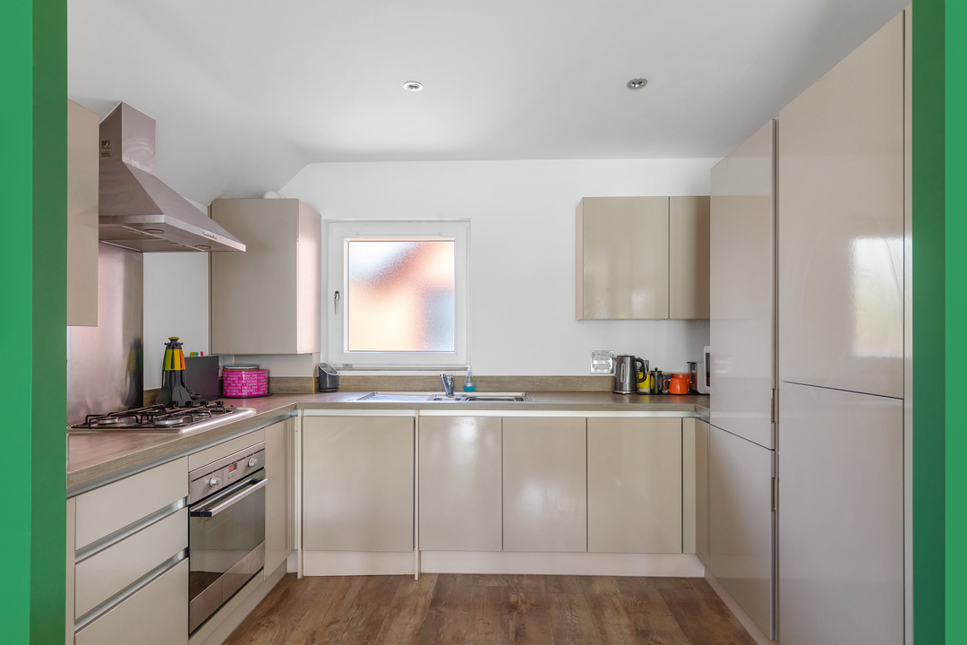 2 bed apartment for sale in Drayton Green, London 3
