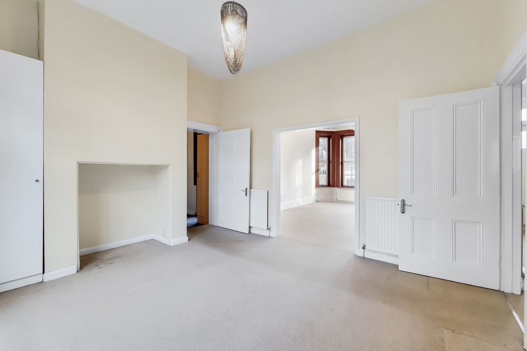 2 bed apartment to rent, London  - Property Image 9