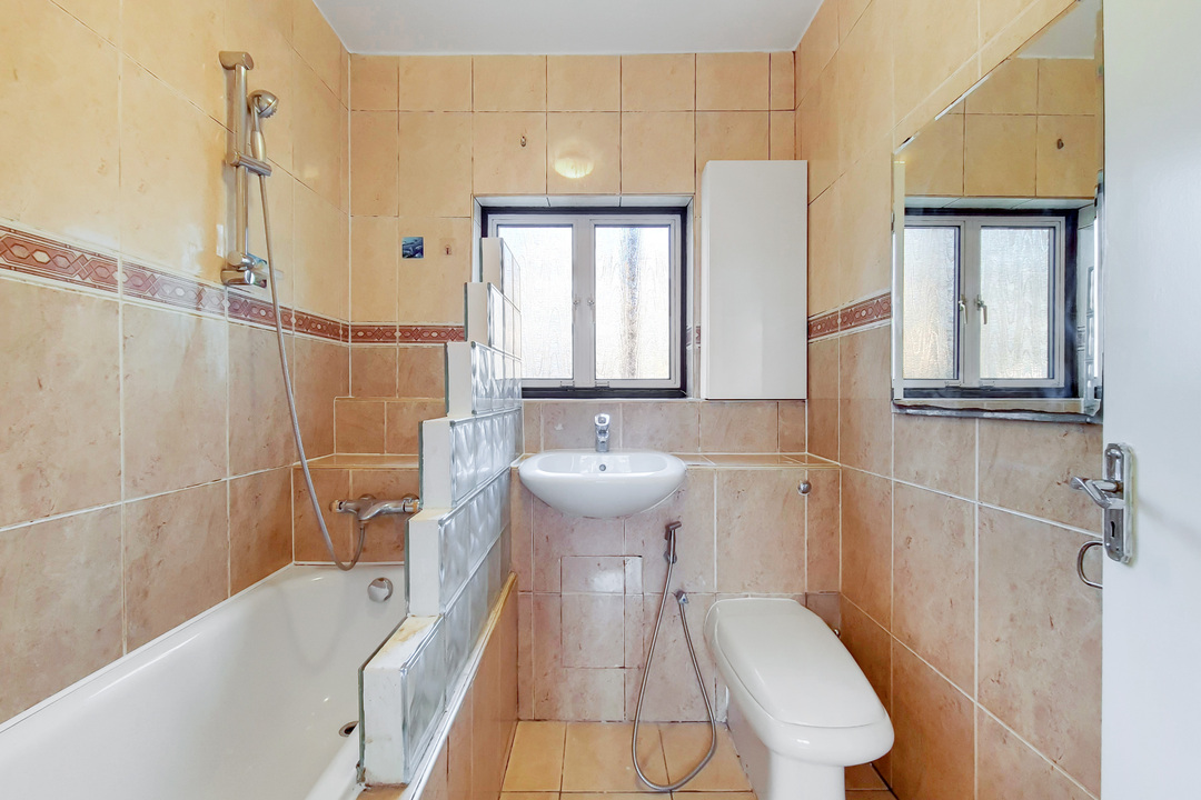 2 bed apartment to rent, London  - Property Image 10