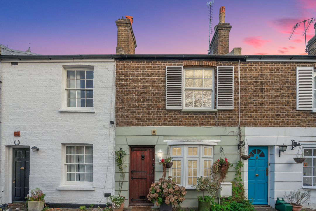 2 bed terraced house for sale in St. Marys Square, Ealing  - Property Image 16