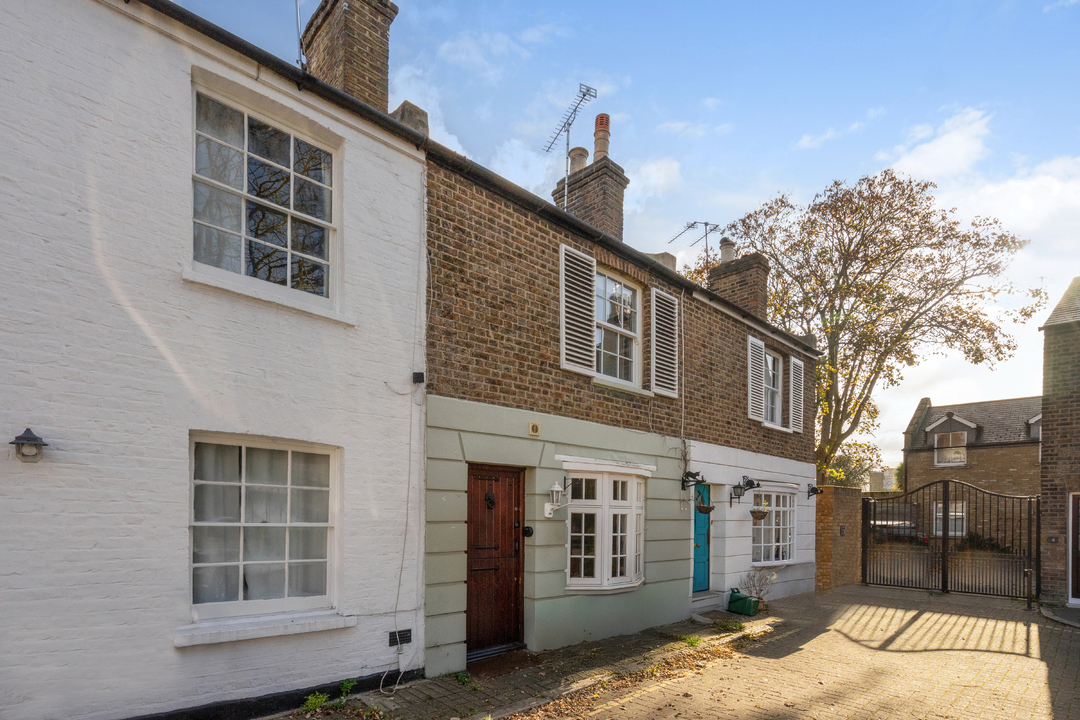 2 bed terraced house for sale in St. Marys Square, Ealing  - Property Image 2